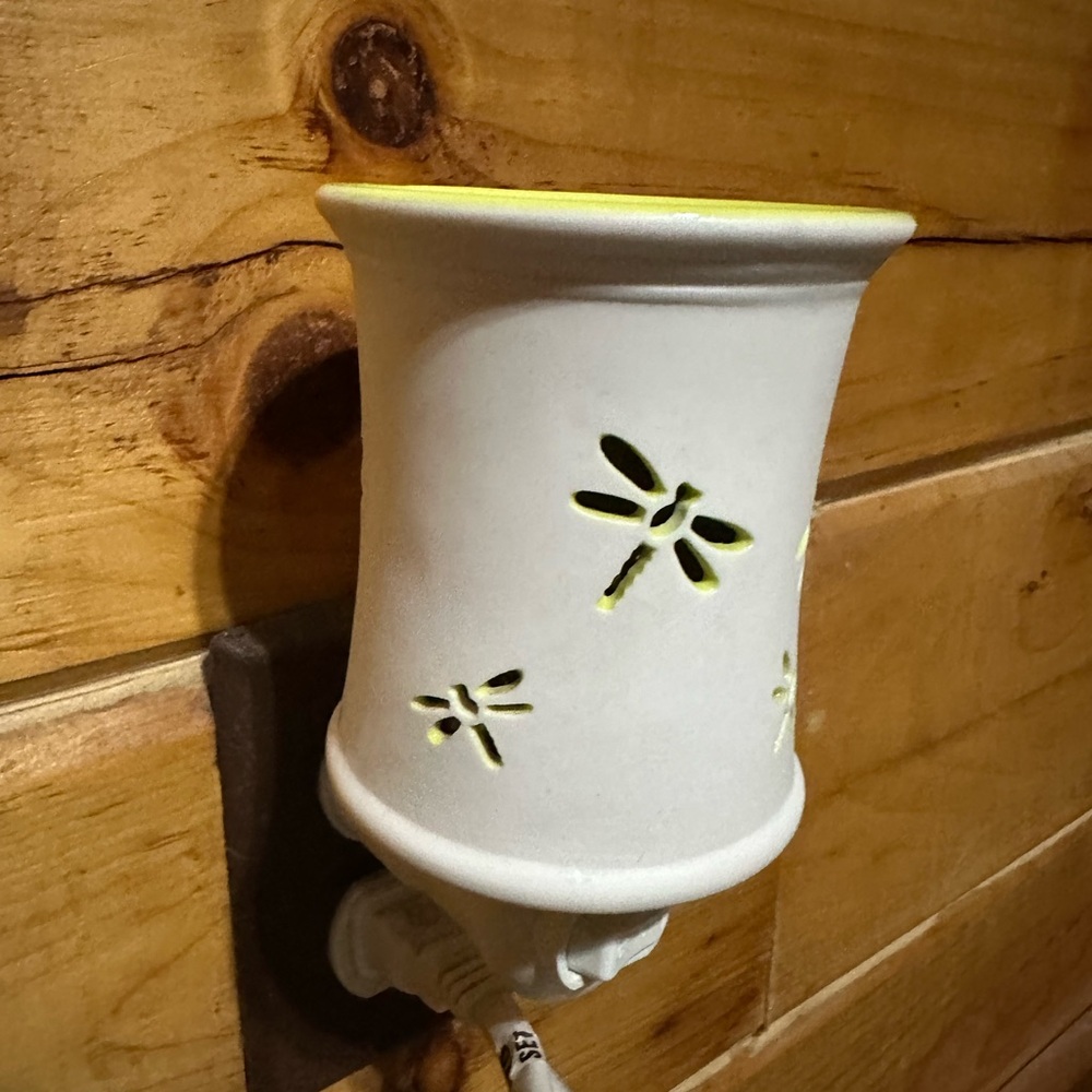 Scentsy Cream Dragonfly wax Holder